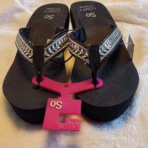 New W/Tags Rhinestone Bling "SO" Comfy foam wedge flip flops. Size L (9-10)